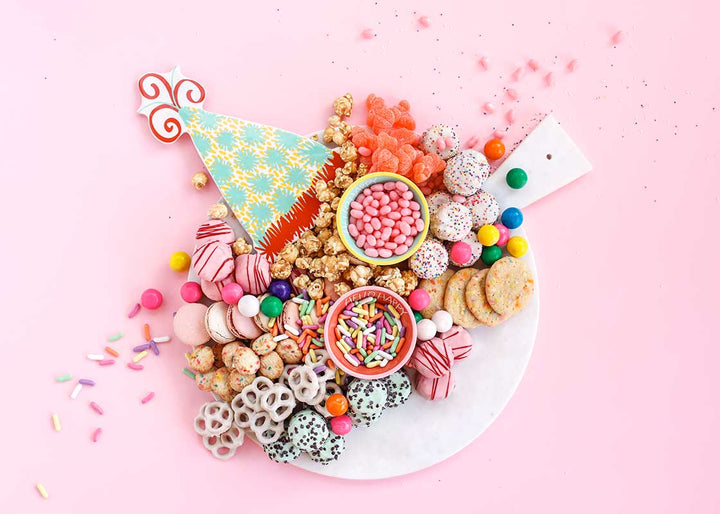 Marble Big Platter with Pom Hat Big Attachment and Assorted Sweets