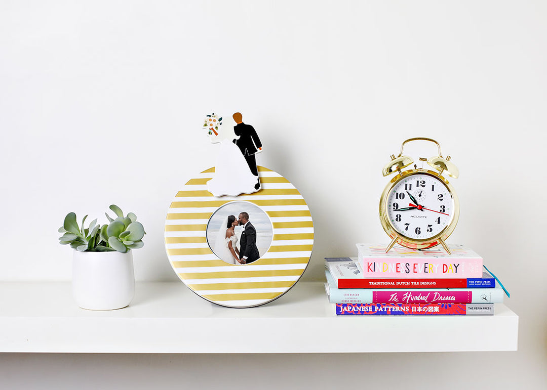 Gold Stripe Mini Frame with Bride Groom Mini Attachment