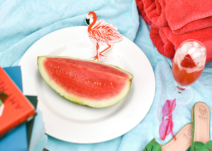 White Round Platter in Small Dot Design with Flamingo Big Attachment