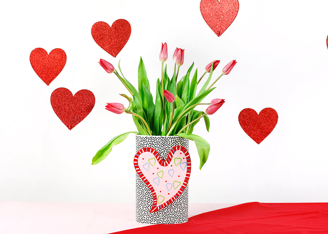 Black Small Dot Oval Vase with Heart Big Attachment