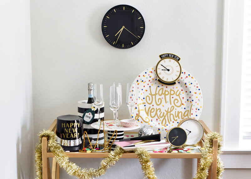 Happy Dot Big Round Platter with New Year Big Attachment on Party Table