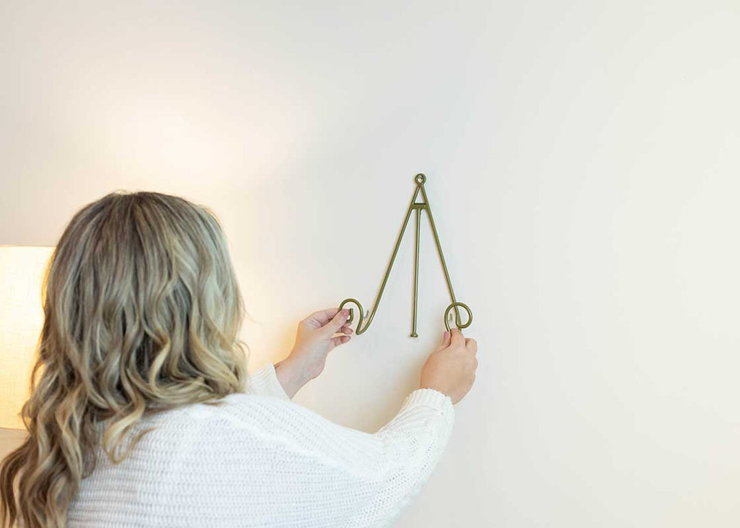 Hang Gold Swirl Plate Stand to Display Big Platters as Home Decor